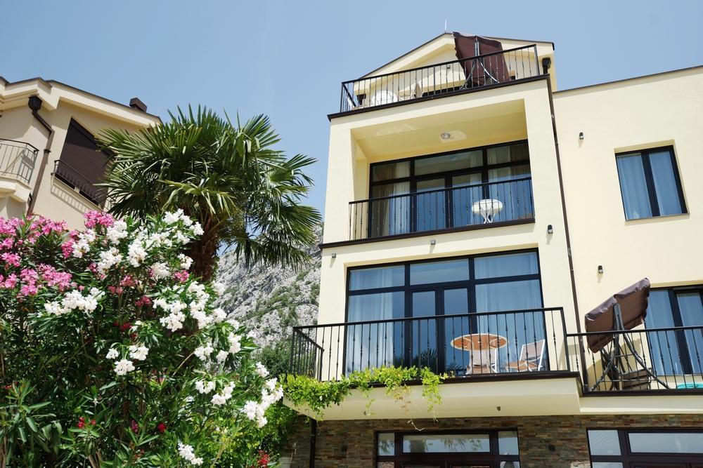 Apartments Fantasy Котор Екстериор снимка